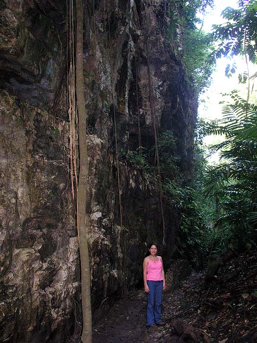 GU1105EM363_aguateca.jpg [&copy; Last Frontiers Ltd]