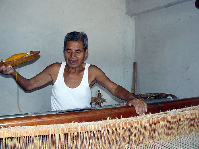 MX0511SM0268_ritz-family-teotitlan-valley-candel-making-and-weaving.jpg [&copy; Last Frontiers Ltd]