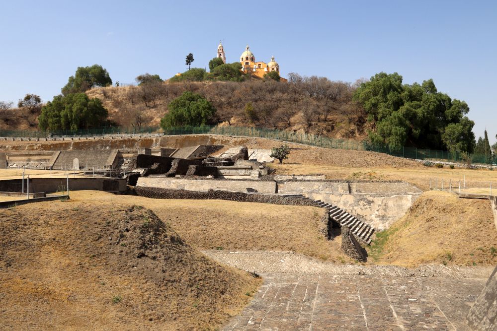 MX2404EP231_cholula.jpg [&copy; Last Frontiers Ltd]