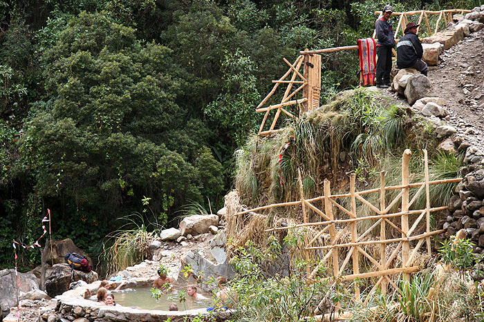 PE0907EP806_mlp_day5_trek.jpg [&copy; Last Frontiers Ltd]