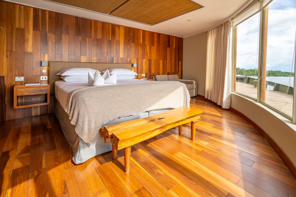 PE1801DE002_delfin-3-corner.jpg [&copy; Last Frontiers Ltd]